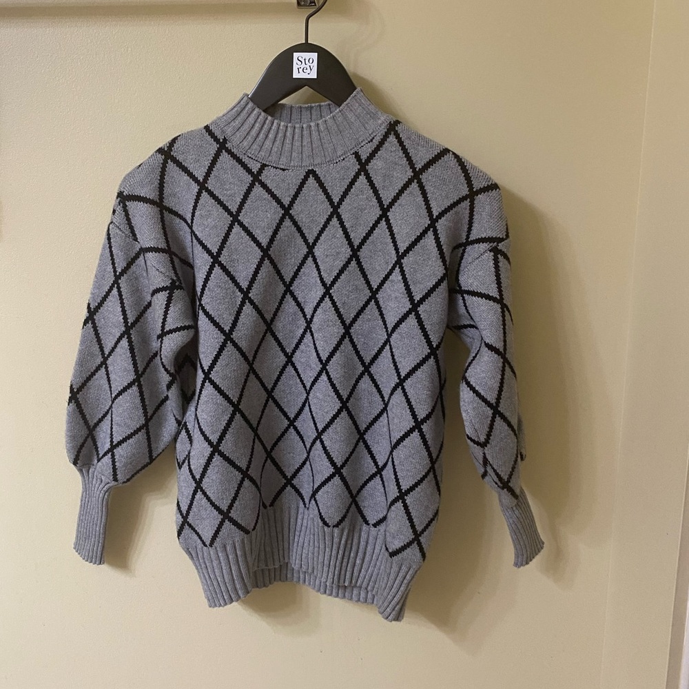 Unbranded Argyle Styled Grey Sweater- Size Small